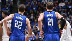 Franz Wagner (22) y Moritz Wagner (21), juntos en un partido de los Orlando Magic en la NBA