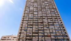 Imagen de archivo de un edificio de viviendas en Madrid.