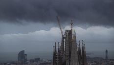 Vista de archivo de Barcelona cubierta de nubes.