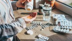 Tomando las pastillas de la mañana