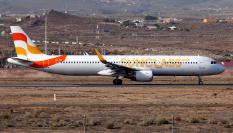 Un avión aterriza en el aeropuerto de Tenerife