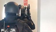 Momento de una de las intervenciones de la 'Operación Carrusel', que ha sacado a la luz una red de jóvenes sicarios suecos y daneses, tras la detención de un menor en Málaga (Andalucía).