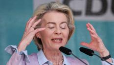 Ursula von der Leyen gesticula en un acto