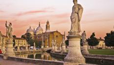 Vista de una de las plazas turísticas de Padua, al norte de Italia.
