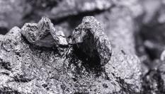 Imagen de archivo de un fragmento de escandio, metal de las tierras raras a partir del cuál se fabrica el aluminio.