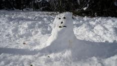 Un muñeco de nieve aprovechando la nevada caída durante Filomena en Madrid