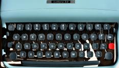 Imagen de archivo de una máquina de escribir Olivetti Lettera 22, de la década de los 50, en una tienda en Santa Fe, Nuevo México (EEUU).