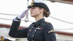 La princesa Leonor a su entrada en el buque escuela Juan Sebastián de ElCano.