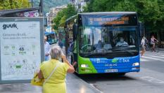 Un autobús público de San Sebastián, en una imagen de archivo.