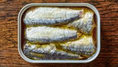 Lata de sardinas en aceite.