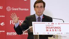 El alcalde de Madrid, José Luis Martínez-Almeida, da un discurso durante un desayuno informativo celebrado este lunes en Madrid.