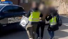 El momento de la detención del fugitivo galo en Cabrill (Barcelona).