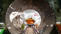 Colocación de uno de los reactores de la planta nuclear de Hinkley Point C.