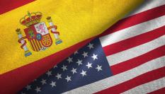 Bandera de España junto a la de EEUU