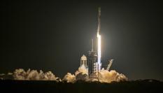 Lanzamiento de un Falcon 9, de SpaceX, desde el Centro Aeroespacial Kennedy, Florida.