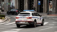 Imagen de archivo de un coche patrulla de la Ertzaintza, en Bilbao (Euskadi).