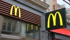 Exterior de un restaurante de McDonald's.