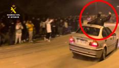 Un momento de las competiciones ilegales en la concentración multitudinaria de vehículos en Alfaro (La Rioja).