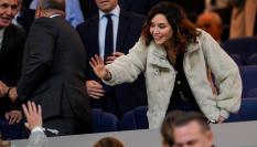 La presidenta de la Comunidad de Madrid, Isabel Díaz Ayuso, en una imagen de archivo en el estadio Santiago Bernabéu, durante un clásico entre Real Madrid y FC Barcelona.