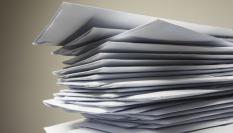 Cartas amontonadas, en una imagen de archivo