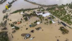 Imágenes tomadas desde el helicóptero del Servicio Aéreo de la Guardia Civil del río Guadalhorce a su paso por Álora y Cártama, en Málaga.