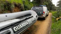 El cuerpo encontrado en la zona de Constantina (Sevilla) donde se busca a un matrimonio arrastrado por el agua de un arroyo es el de una mujer, según han informado este martes a EFE fuentes de la investigación. El cadáver se encuentra a la espera de su levantamiento por el juez de guardia, y a la espera de la identificación se trata de la mujer del matrimonio, mientras que se sigue buscando a su marido, tras ser ambos arrastrados por la corriente del arroyo Guadalbácar de esta localidad de la Sierra Morena de Sevilla.