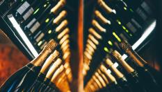 Imagen de archivo de botellas de cava.