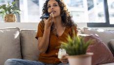 Imagen de una persona hablando por el teléfono móvil.