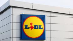 Logo de LIDL en la entrada de un supermercado