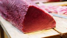 Imagen de archivo de un toro de atún rojo en una pescadería.