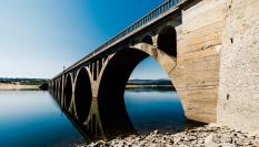 Puente sobre el embalse Santa Teresa, en Salamanca.