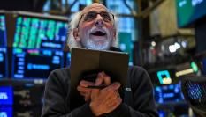 Un inversor, con cara de asombro en la sesión de Wall Street este miércoles