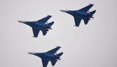 Imagen de archivo de cazas de combate rusos SU-35 en unas maniobras en Zhuhai, China.