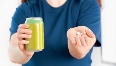 Algunos refrescos ligth sustituyen el azúcar por aspartamo, sustancia declarada cancerígena por la OMS.