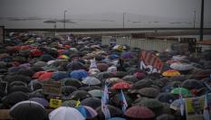 Miles de personas y centenares de embarcaciones salen a protestar en A Pobra do Caramiñal (Coruña) contra el proyecto industrial de una macropapelera de la multinacional lusa Altri en Palas de Rei (Lugo).