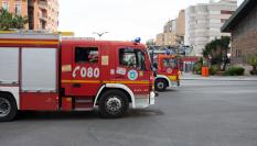 Imagen de archivo de camiones de bomberos de Málaga (Andalucía).