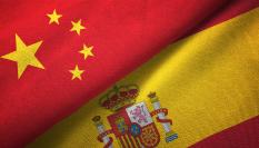 Banderas de China y España.
