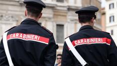 Imagen de archivo de una pareja de los Carabinieri, al lado de la basílica de Santa María La Mayor, en Roma (Italia).