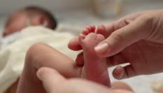 Imagen de archivo de un bebé recién nacido.