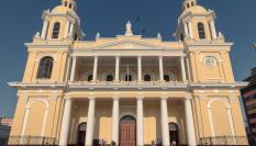 Ubicada en el parque principal de Chiclayo, su construcción es de estilo neo clásico y data de 1869 según diseño y planos de Gustavo Eiffel.