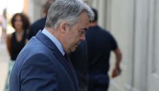 Santos Cerdán, cabizabajo a su entrada al Tribunal Supremo este lunes