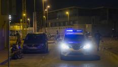 Agentes de la Guardia Civil vigilan  el barrio de San Antonio de Torre Pacheco, Murcia.