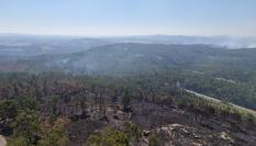 Vista de parte del área quemada en Ponteceso, Galicia.