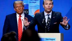 Donald Trump y Pete Hegseth, en una comparecencia reciente por la cumbre de la OTAN