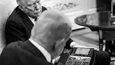 El presidente de EEUU, Donald Trump, contempla cómo Benjamin Netanyahu accede a disculparse con el Gobierno de Catar, tras haber violado su soberanía bombardeando a la delegación de Hamás en las negociaciones de paz.