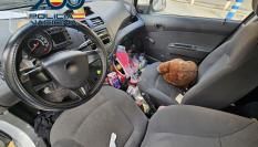 Restos de comida en el coche donde una madre fue secuestrada por su expareja junto a sus hijos durante 13 días.