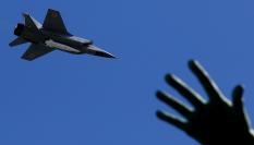 Un caza de combate ruso MiG-31K, capaz de portar el misil hipersónico Kinzhal, en una imagen de archivo del desfile de la 73 edición del aniversario sobre la Alemania nazi; sobre la Plaza Roja de Moscú (Rusia).