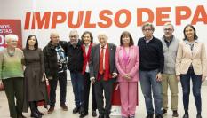 Miembros del Grupo Federal de Cristianos Socialistas PSOE, junto al padre Ángel o Cristina Narbona