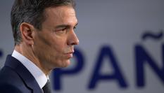 Pedro Sánchez, con gesto serio, en una reciente comparecencia desde Bruselas