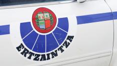 Imagen de archivo de un detalle de un vehículo policial de la Ertzaintza.